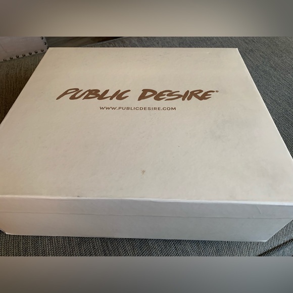 NIB Dolls Kill x PUBLIC DESIRE Kira Chelsea Boots Shoes Size US 6 - Picture 10 of 10